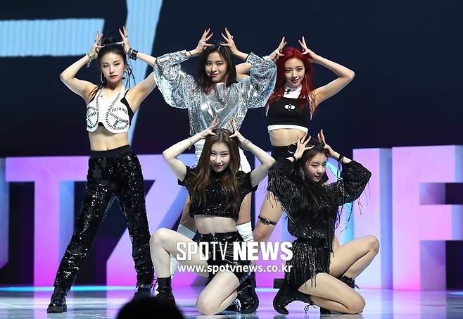 ▲ 걸그룹 ITZY는 데뷔 10일 만에 음악 방송 1위에 올랐다. 한희재 기자 hhj@spotvnews.co.kr
