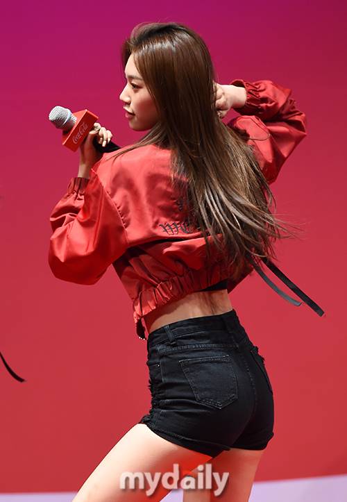 ▲  위키미키 김도연 '완벽 뒤태'