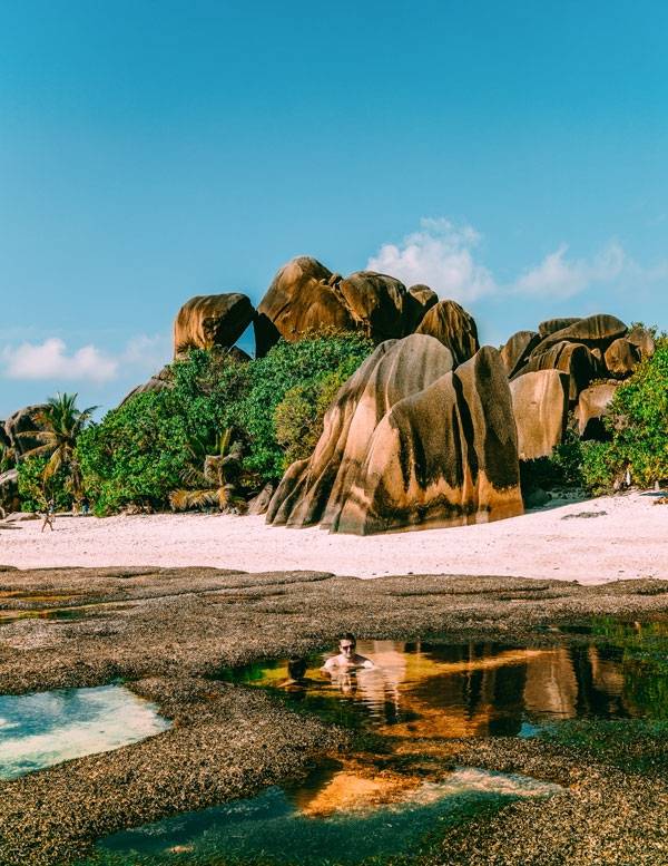 앙스 수스 다정의 해변은 수심이 낮아 반신욕(?)을 즐기기에 제격이다