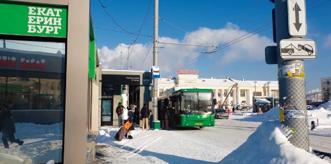 예카테린부르크역 앞 버스정류장.