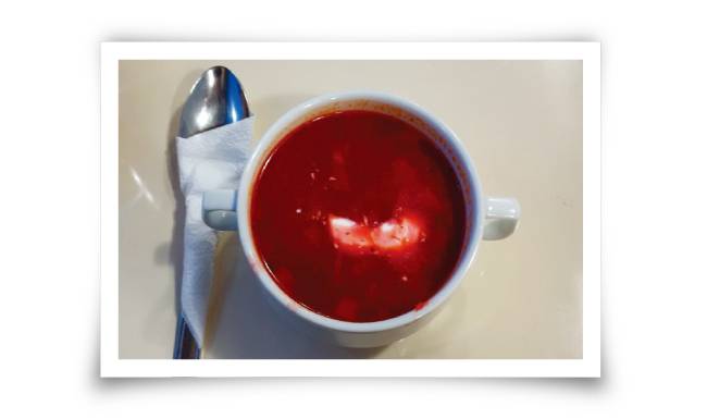 식당칸에서는 러시아 전통 수프 보르시를 맛볼 수 있다.