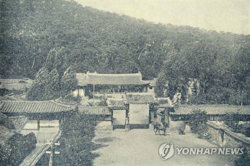기생들이 만세운동을 한 수원화성 봉수당 (수원=연합뉴스) 일제강점기인 1919년 3월 29일 수원기생 33명이 만세운동을 벌인 수원화성의 봉수당.   봉수당은 효성이 지극했던 조선 시대 임금 정조가 어머니 혜경궁 홍씨의 회갑연을 치른 유서 깊은 곳이었지만, 일제는 기생들이 건강검진을 받는 자혜의원으로 사용했다. 2019.2.14 [수원시 제공] hedgehog@yna.co.kr
