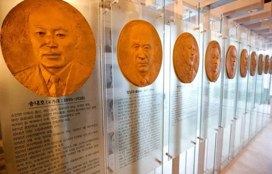 전남 완도군 ‘소안항일운동기념관’에 설치된 소안도 출신 독립운동가들 조형물. 소안도에서는 항일 독립운동가 89명이 배출됐다. 프리랜서 장정필