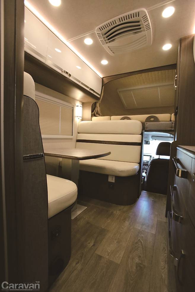 깔끔하고 세련된 인테리어