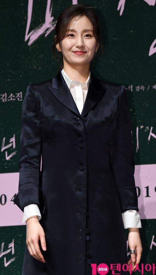 배우 김소진이 13일 오전 서울 신사동 압구정 CGV에서 열린 영화 ‘미성년’ 제작보고회에 참석하고 있다.