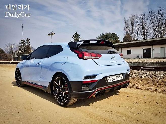 [시승기] '빠른 차'가 아닌 '재밌는 차'..현대차 벨로스터 N