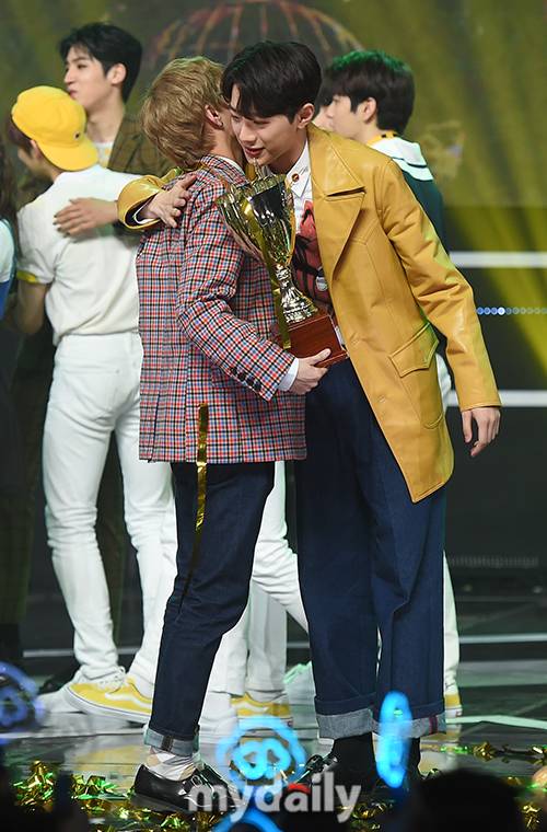 ▲ 라이관린 '형, 1위 축하해'