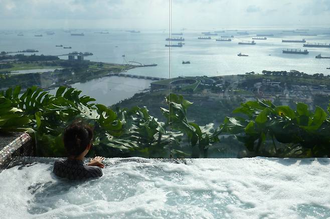 마리나 베이 샌즈 57층에 위치한 자쿠지