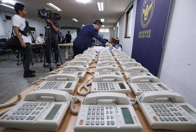 서울경찰청 지능범죄수사대가 지난해 9월 중국 옌지 보이스피싱 조직으로부터 압수한 유선 전화기. 연합뉴스