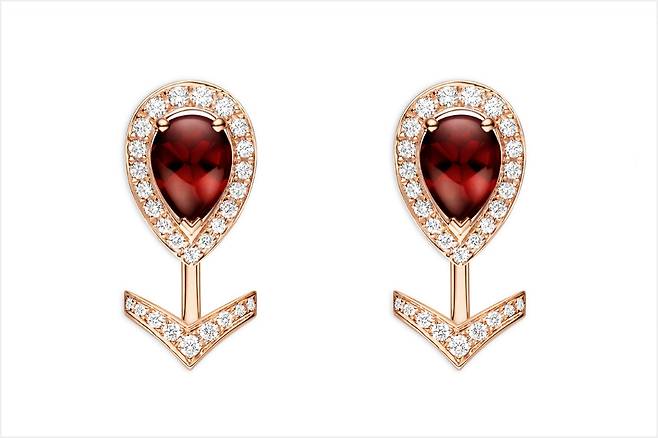 사진 : 쇼메, 조세핀 아그레뜨(Josephine Aigrette) earring PG dia pyrope garnet avec