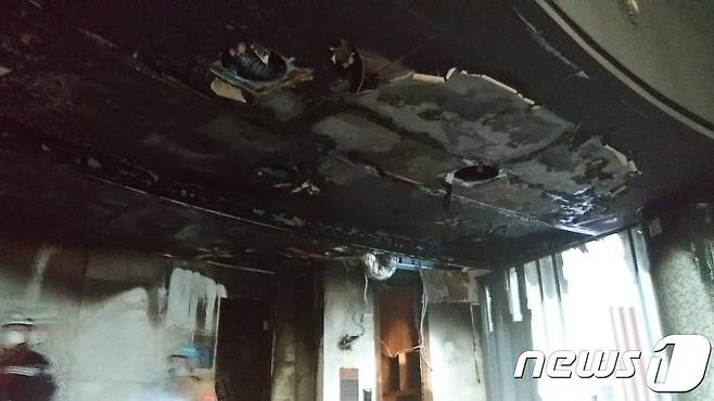 25일 화재가 발생한 영종파라다이스호텔 내부.(인천소방본부 제공)© 뉴스1