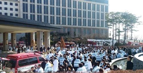 호텔 밖으로 대피한 투숙객들 [인천소방본부 제공]