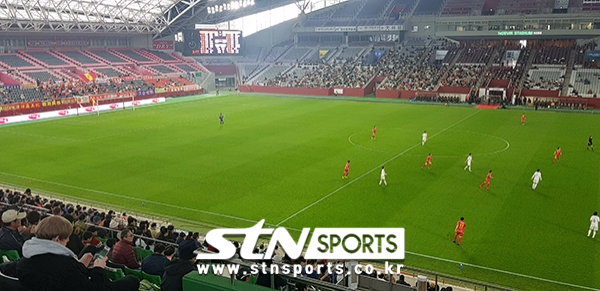 지난 21일 고베 아이낙의 홈 개막전. 이날 경기장에는 3,683명의 관중이 들어왔다.