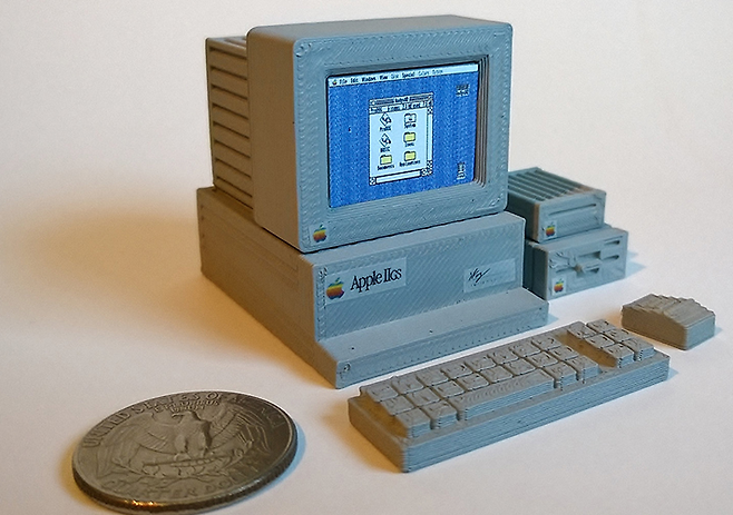 (추억의 애플 컴퓨터도 동전 크기로..)
