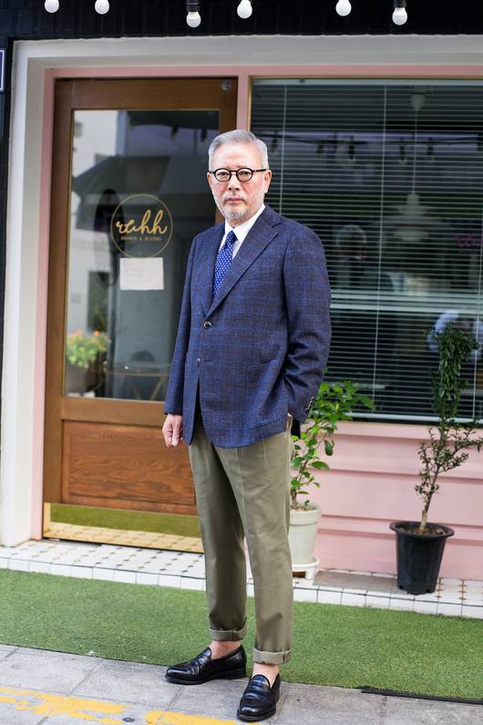 ‘남포동 꽃할배’ 여용기씨.  사진 에르디토 제공