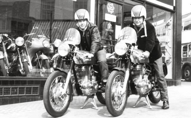 1960년대 영국 카페레이서 문화를 주도했던 로얄엔필드 컨티넨탈GT 250. 이때부터 바이크가 단순한 이동수단에 그치지 않고 젊음과 열정과 스타일의 아이콘으로 거듭난 게 아닐까 싶습니다. /사진제공=로얄엔필드