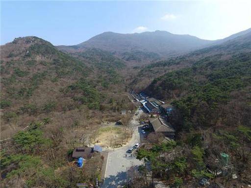 식당 50여 곳으로 점령당한 광주 무등산 원효사 계곡 일대 모습. 광주시 제공