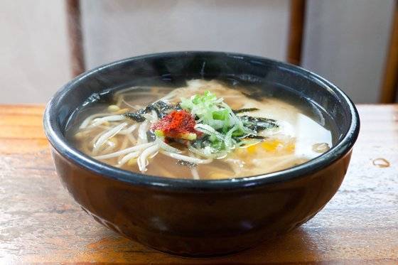일해옥 콩나물국밥은 화려하지 않지만 내내 생각나는 맛이다. 최승표 기자
