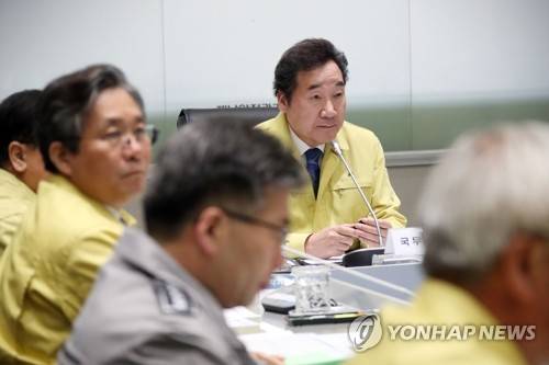 강원도 산불 관계 장관회의 (서울=연합뉴스) 김승두 기자 = 이낙연 국무총리가 5일 오전 정부서울청사 중앙재난상황실에서 열린 강원도 산불 관계 장관회의에서 국무위원들과 상황을 점검하고 있다. 2019.4.5 kimsdoo@yna.co.kr