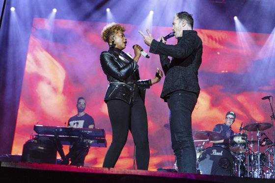 지난해 미국에서 공연하고 있는 피츠 앤드 더 탠트럼스의 모습. [AP=연합뉴스]