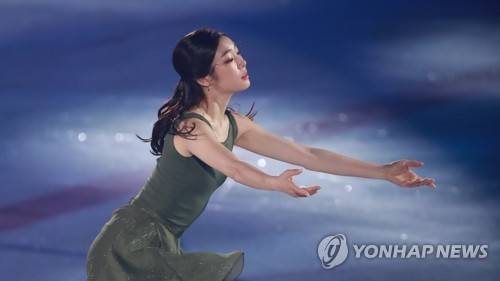 피날레 공연 펼치는 김연아 (서울=연합뉴스) 홍해인 기자 = 김연아가 20일 오후 서울 목동아이스링크에서 열린 '올 댓 스케이트 2018'에서 피날레 공연을 펼치고 있다. 2018.5.20 hihong@yna.co.kr