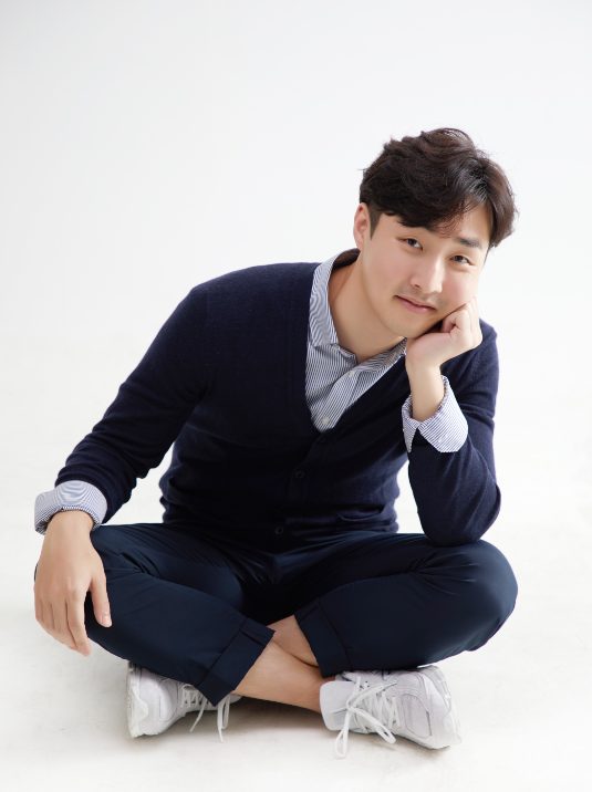 카카오톡 이모티콘 '얄미운 늬에시' 시리즈를 그린 박철연(닉네임 철새·29세) 작가 / 사진제공= 박철연작가