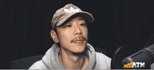 유명 래퍼 신동열(활동명 빌스택스)씨가 최근 유튜브(YouTube)&nbsp;개인 채널에 게재한 영상에서&nbsp;자신의&nbsp;약물치료 수강 경험에 대해 설명하고 있다. 유튜브&nbsp;영상 캡처