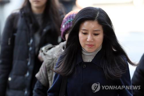 경찰 출석한 케어 박소연 대표 (서울=연합뉴스) 박동주 기자 = 구조동물 안락사 논란을 빚은 동물권단체 '케어' 박소연 대표가 14일 오전 피의자 신분으로 조사받기 위해 서울 종로경찰서로 출석하고 있다. 2019.3.14 pdj6635@yna.co.kr