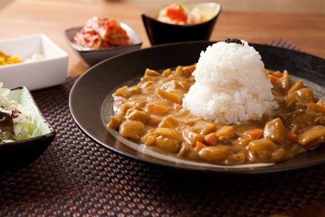 서양식 코스지만 주요리로 카레를 선택하는 것도 좋다. 게티이미지뱅크