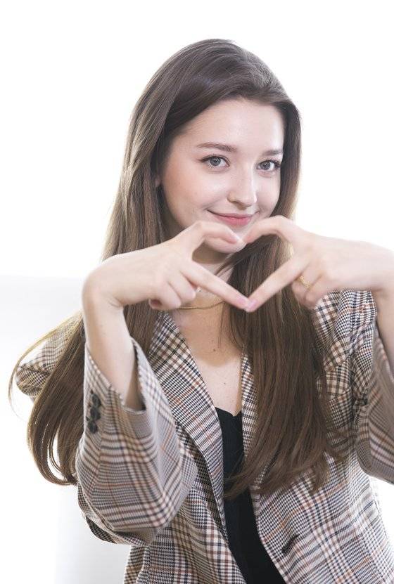 케이팝의 열렬 팬인 안젤리나 다닐로바는 싱어송라이터가 돼서 한국어 가사의 곡을 만들고 싶다고 했다. 권혁재 사진전문기자