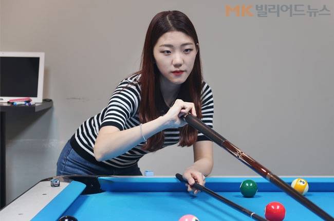 풀투어 2차대회에서 6연승을 달린 권보미는 "포켓여제" 김가영(인천시체육회)과 두 번 만나 모두 승리하며 정상에 올랐다. 권보미는 "내 공에만 집중하자는 생각으로 경기를 했더니 좋은 결과가 따라왔다"며 수줍어했다.