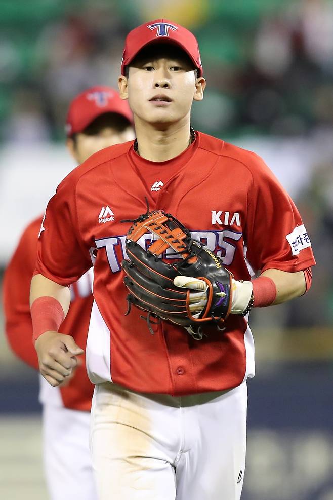[스포츠타임 시선] Kia 엉망진창 수비로 역전패..박찬호 센스는 빛났다
