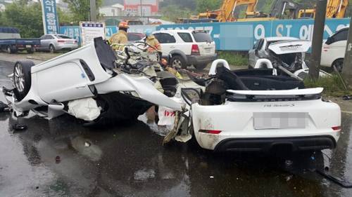 사고 난 포르쉐 차량 [울산경찰청 제공]
