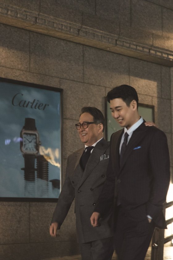 '캠브리지 멤버스' 2019 SS 광고에 함께 등장한 노주현씨와 그의 아들 노우석씨. [사진 캠브리지 멤버스]
