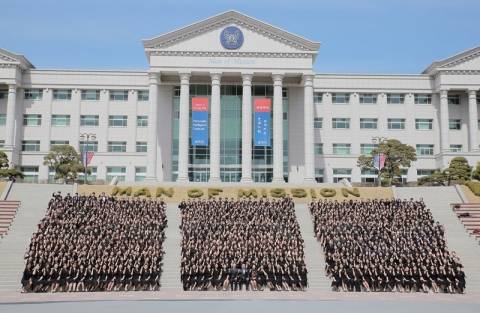 약손명가 전직원 단체 사진/사진제공=약손명가