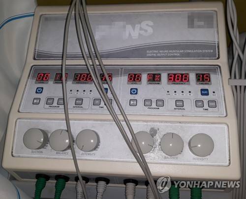 저주파 전기자극 치료기 [촬영 안철수]