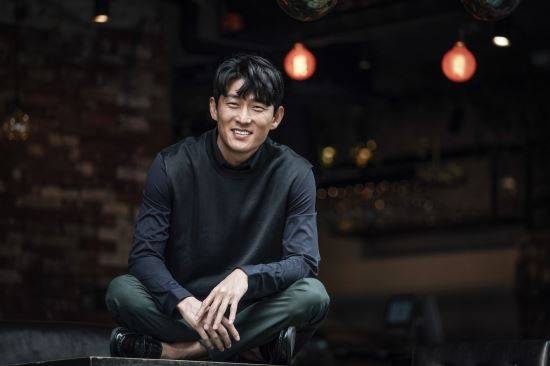 드라마 '열혈사제'에서 구담구 비리 카르텔의 행동대장 격인 황철범 역을 특유의 무게감과 맛깔 나는 사투리로 깔끔히 소화해 낸 배우 고준. 비에스컴퍼니 제공