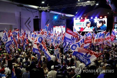 코르티소 후보 지지자들 [로이터=연합뉴스]