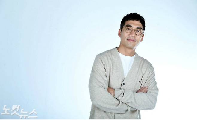 최근 종영한 SBS 드라마 '열혈사제' 에서 태국 출신 중국집 배달원 ‘쏭삭’ 역으로 열연을 펼친 배우 안창환이 8일 오전 서울 양천구 CBS노컷뉴스 사옥에서 인터뷰 전 포즈를 취하고 있다. (사진=황진환 기자)