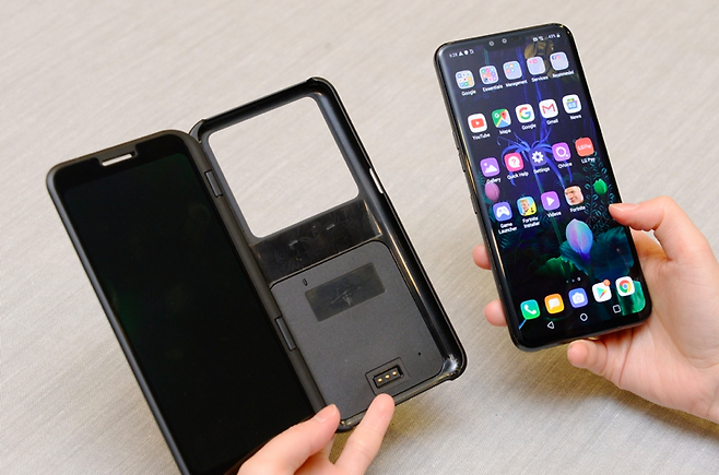 V50과 듀얼스크린. /사진=LG전자