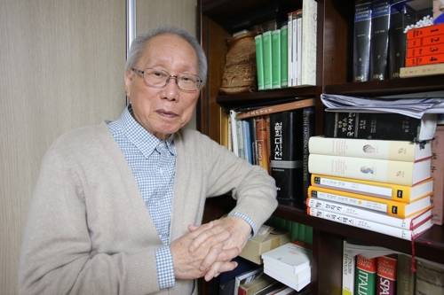 플라톤 전집 완역한 천병희 교수 (서울=연합뉴스) 박상현 기자 = 플라톤 전집 번역을 마무리한 천병희 단국대 명예교수가 송파구 자택에서 인터뷰를 하고 있다.
