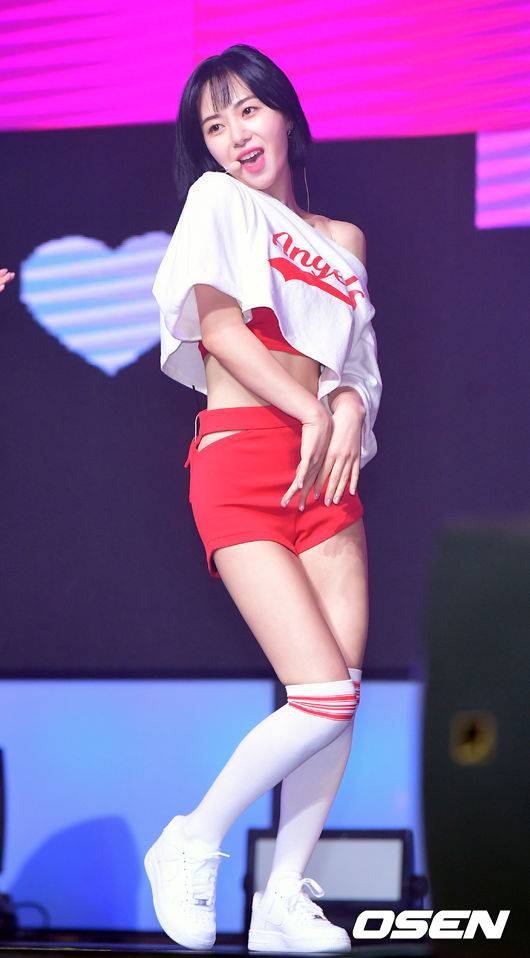 [OSEN=민경훈 기자] AOA 민아가 화려한 무대를 선보이고 있다. /rumi@osen.co.kr