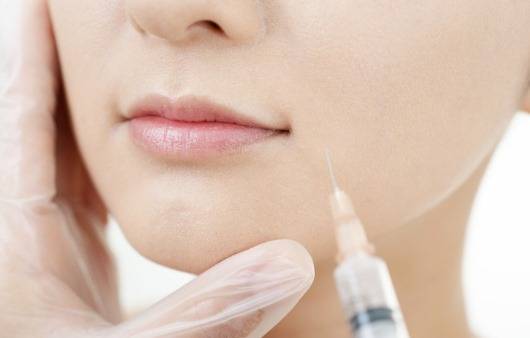 염증주사맞는 여자