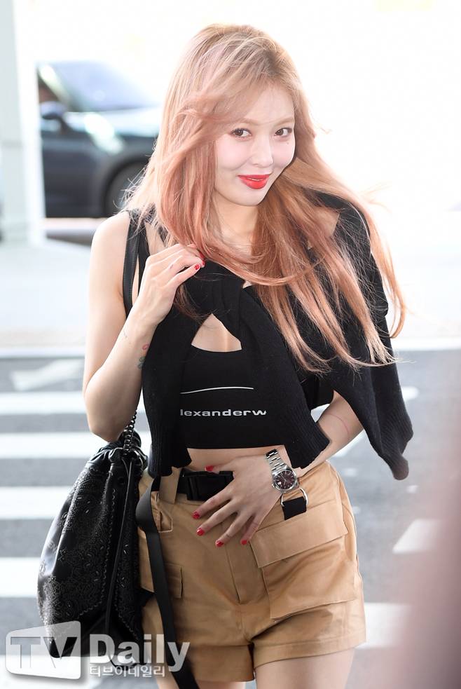 현아 노출사고 계명대학교 축제 리본 끈 이던 열애 싸이 소속사