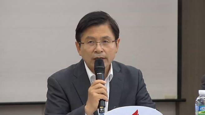 황교안 자유한국당 대표가 23일 오후 강원 고성에서 열린 현장최고위원회의에 참석해 발언하고 있다. [연합]