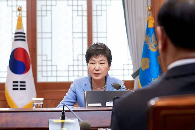 박근혜 대통령이 2016년 3월21일 오전 청와대에서 수석비서관회의를 주재하고 있다. ⓒ 박근혜 정부 청와대 제공, 시사저널
