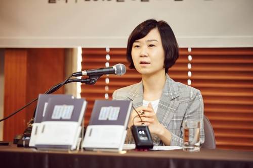 기자간담회 하는 조남주 작가 민음사 제공