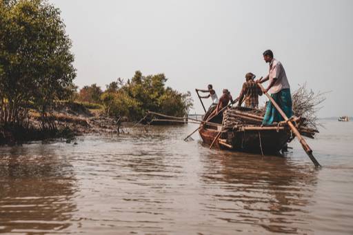 세계에서 가장 큰 맹그로브숲, 순다르반을 삶의 터전으로 살아가는 어부들.&nbsp; 사진=루아이 카발란