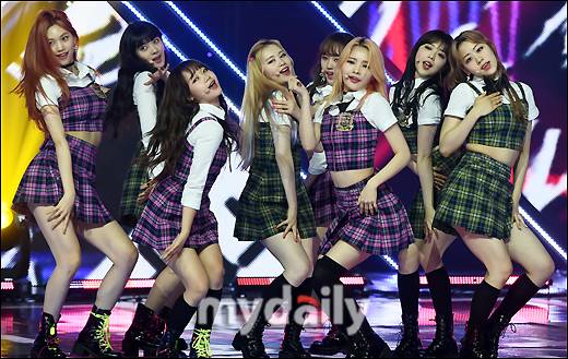 ▲  위키미키 '틴크러시 가득한 무대'