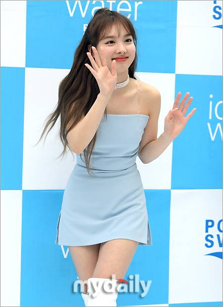 ▲ 트와이스 나연 '반가움은 못 숨겨요'